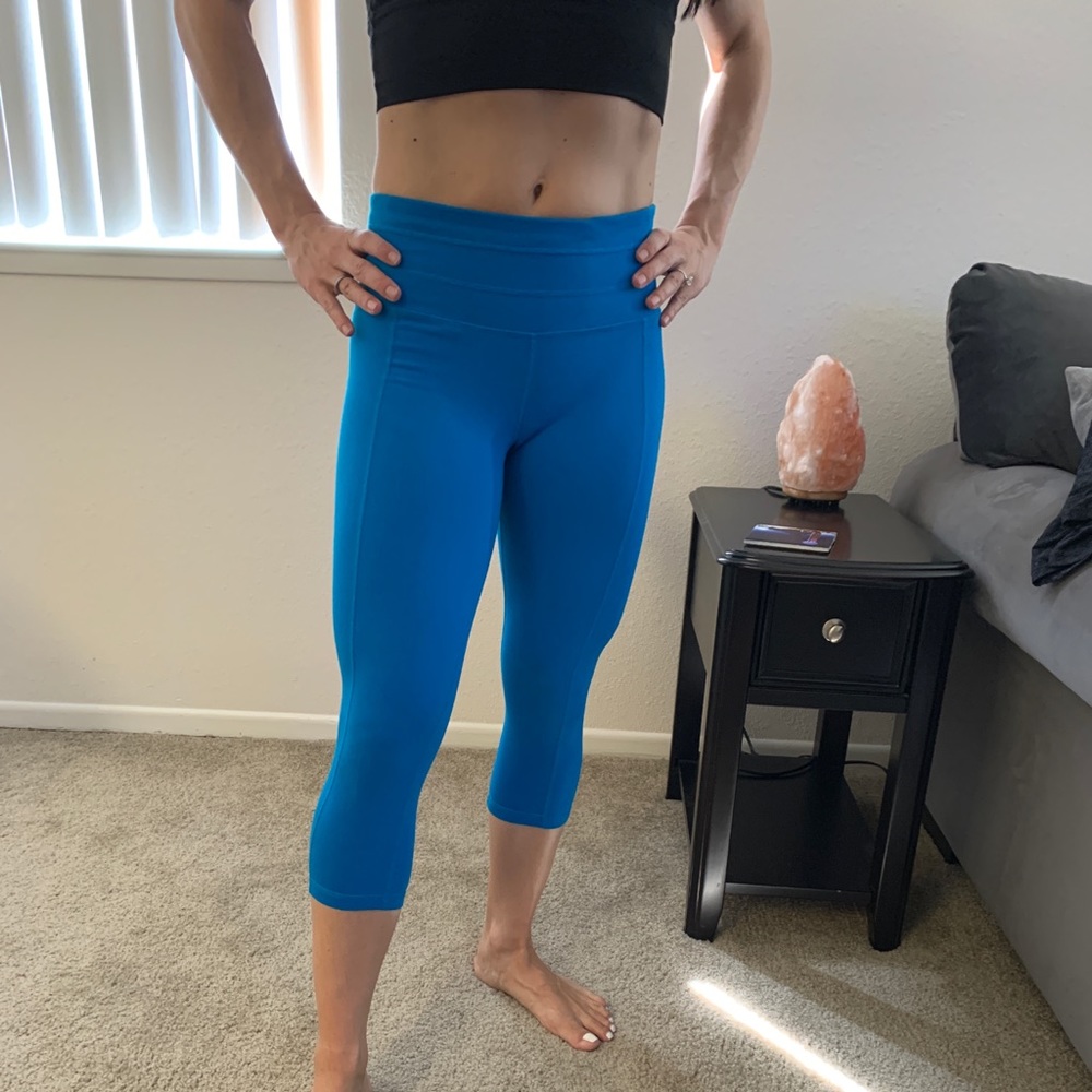 Beautiful blue PrAna yoga crops